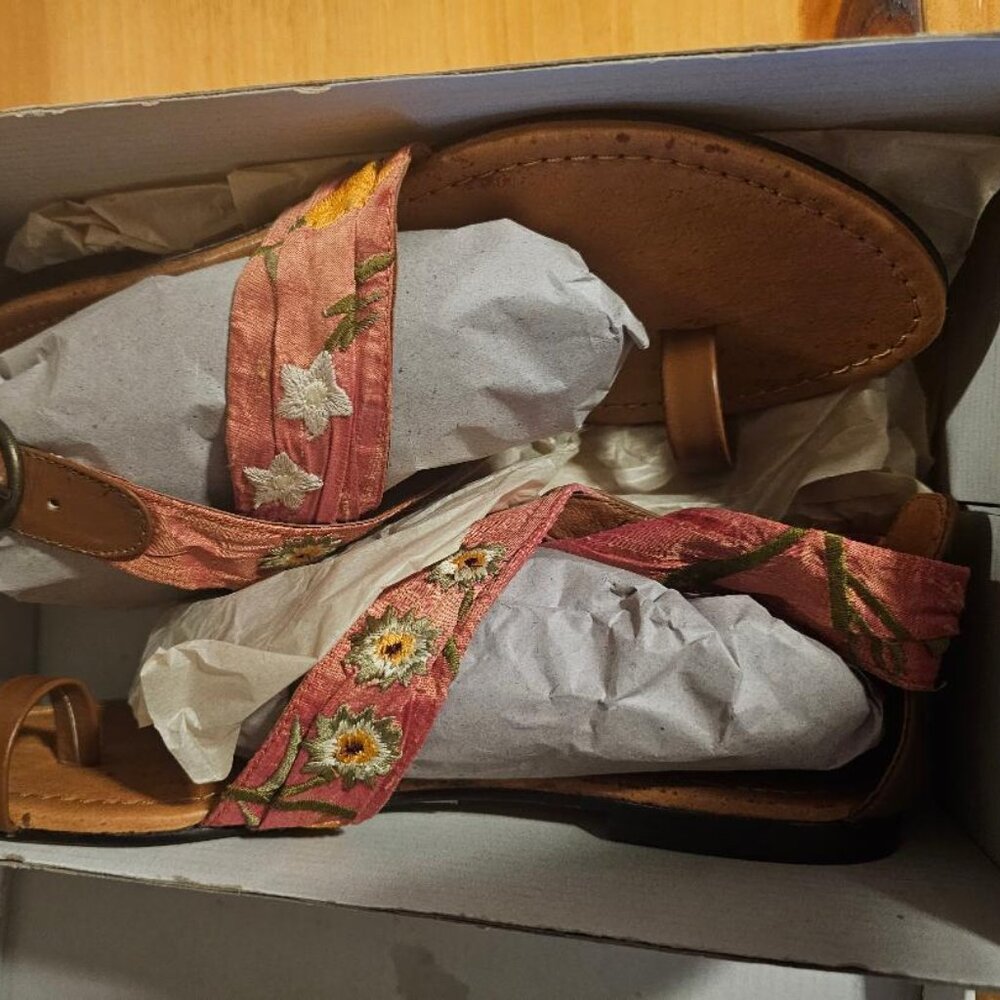 J JILL SANDALS SIZE 8